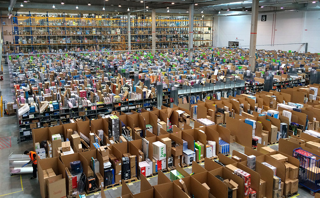 Holding center at an Amazon shipping garage.
Photo By: San Fernando
